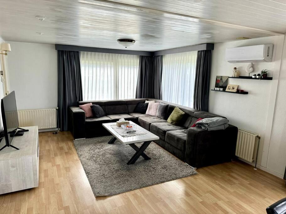 Luxe Chalet In Prachtig Natuurgebied Lith Εξωτερικό φωτογραφία